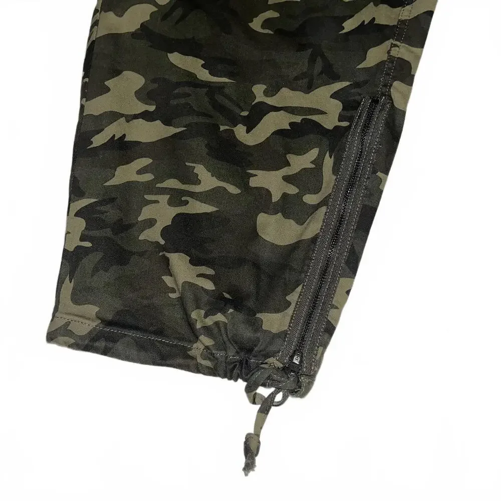 Eloquii Woman’s Plus Size 18 Zip Hem Stretch Highrise fly Camouflage Cargo Pants - Picture 5 of 9